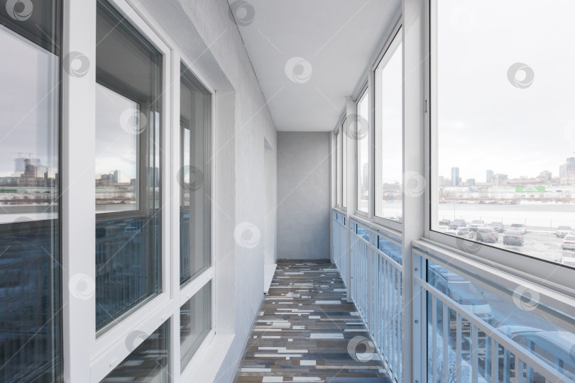 Скачать балкон квартиры на верхних этажах многоквартирного дома фотосток Ozero