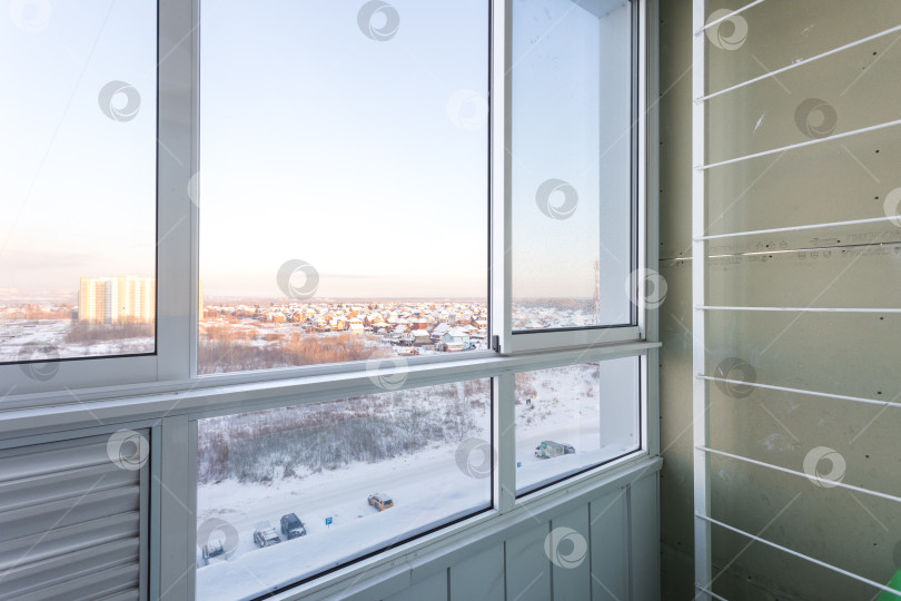 Скачать балкон квартиры на верхних этажах многоквартирного дома фотосток Ozero