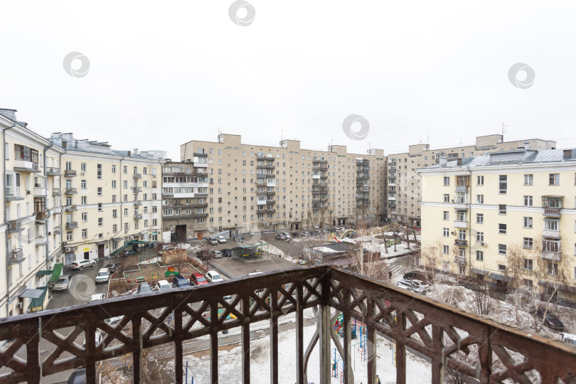 Скачать балкон квартиры на верхних этажах многоквартирного дома фотосток Ozero