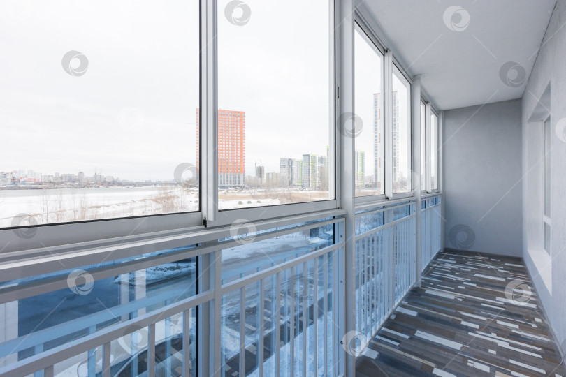 Скачать балкон квартиры на верхних этажах многоквартирного дома фотосток Ozero