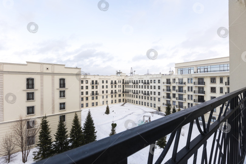 Скачать балкон квартиры на верхних этажах многоквартирного дома фотосток Ozero