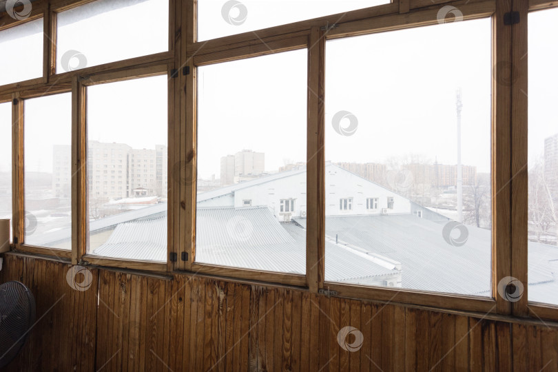 Скачать балкон квартиры на верхних этажах многоквартирного дома фотосток Ozero