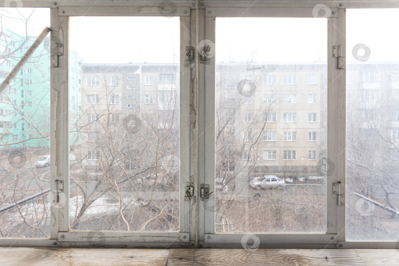 Скачать балкон квартиры на верхних этажах многоквартирного дома фотосток Ozero