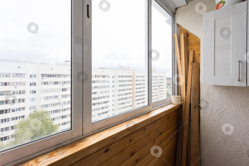 Скачать балкон квартиры на верхних этажах многоквартирного дома фотосток Ozero