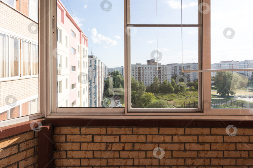 Скачать балкон квартиры на верхних этажах многоквартирного дома фотосток Ozero