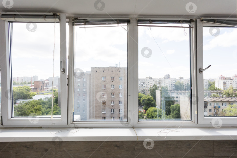 Скачать балкон квартиры на верхних этажах многоквартирного дома фотосток Ozero