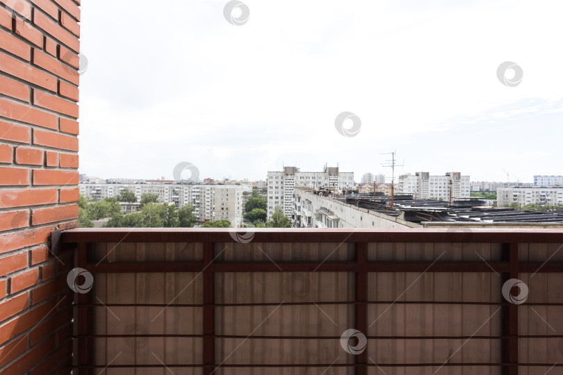 Скачать балкон квартиры на верхних этажах многоквартирного дома фотосток Ozero