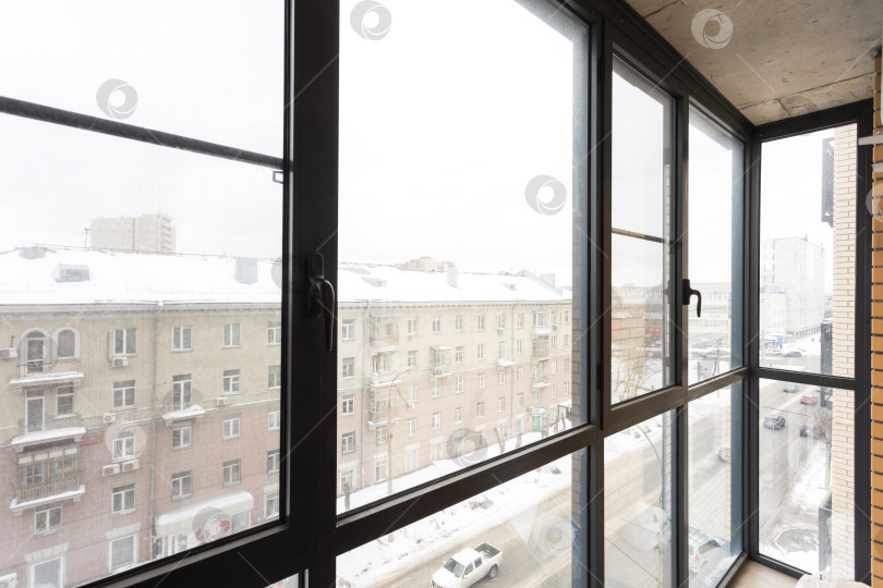 Скачать балкон квартиры на верхних этажах многоквартирного дома фотосток Ozero