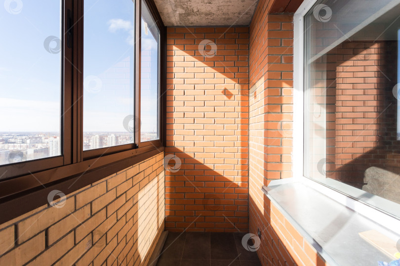 Скачать балкон квартиры на верхних этажах многоквартирного дома фотосток Ozero