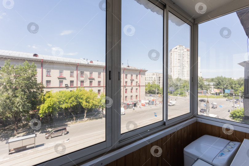 Скачать балкон квартиры на верхних этажах многоквартирного дома фотосток Ozero