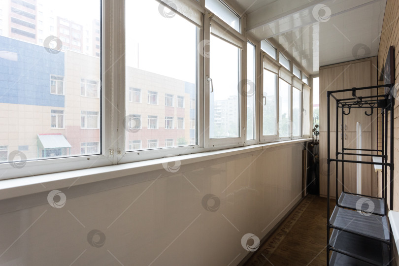Скачать балкон квартиры на верхних этажах многоквартирного дома фотосток Ozero