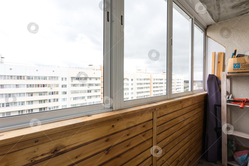 Скачать балкон квартиры на верхних этажах многоквартирного дома фотосток Ozero