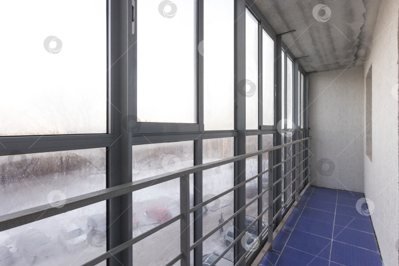 Скачать балкон квартиры на верхних этажах многоквартирного дома фотосток Ozero