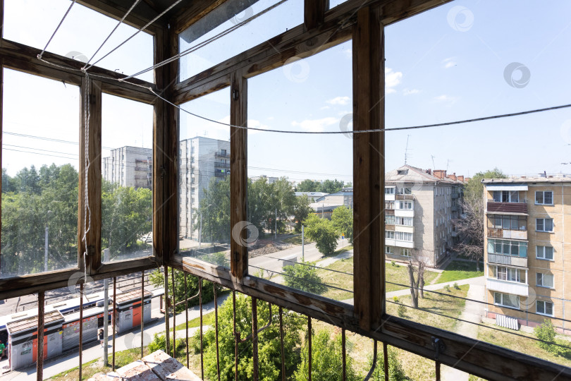 Скачать балкон квартиры на верхних этажах многоквартирного дома фотосток Ozero