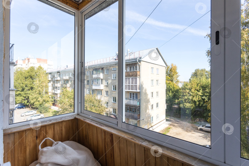 Скачать балкон квартиры на верхних этажах многоквартирного дома фотосток Ozero