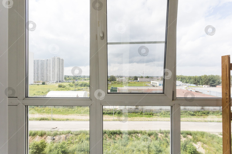 Скачать балкон квартиры на верхних этажах многоквартирного дома фотосток Ozero