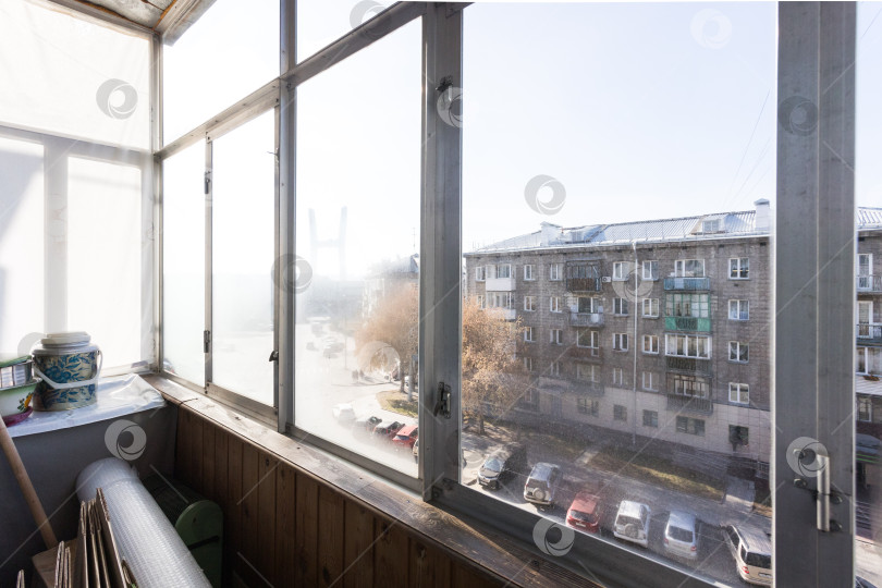 Скачать балкон квартиры на верхних этажах многоквартирного дома фотосток Ozero