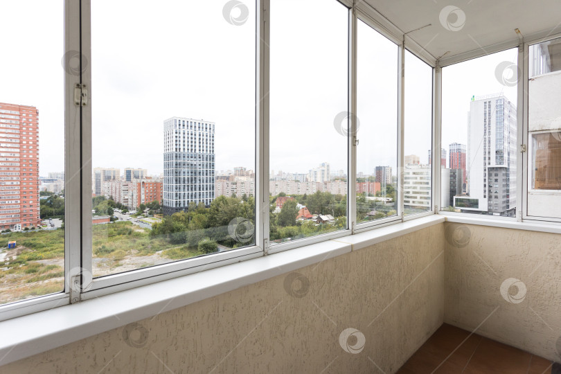 Скачать балкон квартиры на верхних этажах многоквартирного дома фотосток Ozero