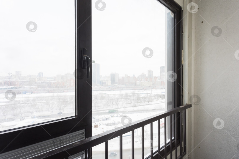 Скачать балкон квартиры на верхних этажах многоквартирного дома фотосток Ozero