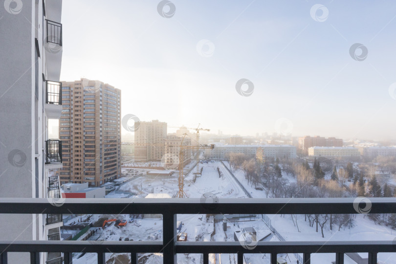 Скачать балкон квартиры на верхних этажах многоквартирного дома фотосток Ozero