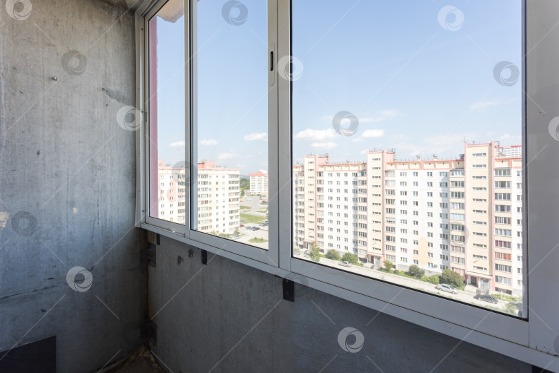 Скачать балкон квартиры на верхних этажах многоквартирного дома фотосток Ozero