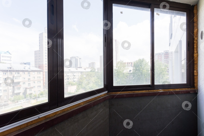 Скачать балкон квартиры на верхних этажах многоквартирного дома фотосток Ozero