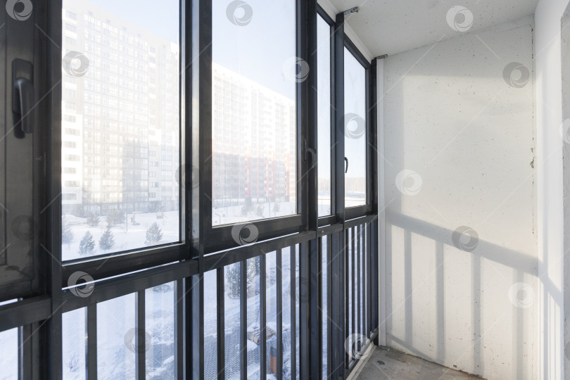Скачать балкон квартиры на верхних этажах многоквартирного дома фотосток Ozero