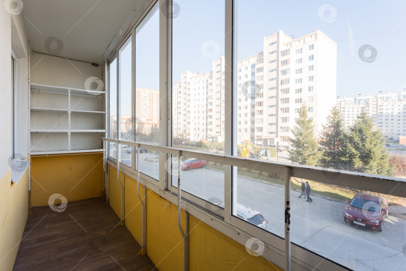 Скачать балкон квартиры на верхних этажах многоквартирного дома фотосток Ozero