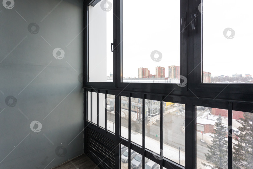 Скачать балкон квартиры на верхних этажах многоквартирного дома фотосток Ozero