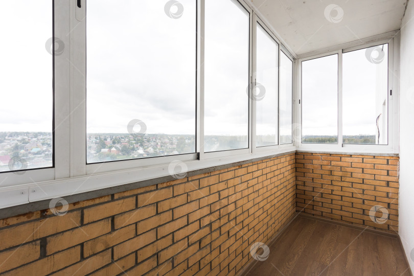 Скачать балкон квартиры на верхних этажах многоквартирного дома фотосток Ozero