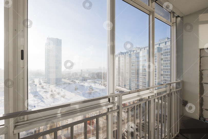 Скачать балкон квартиры на верхних этажах многоквартирного дома фотосток Ozero