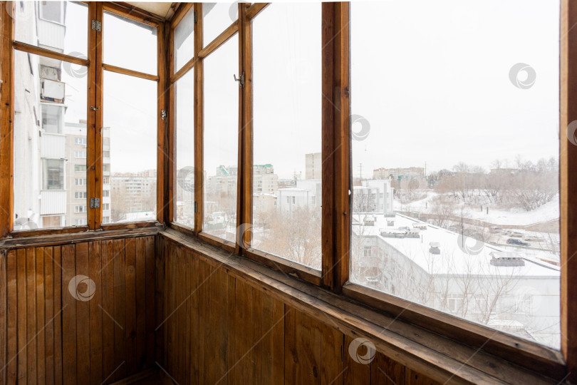 Скачать балкон квартиры на верхних этажах многоквартирного дома фотосток Ozero