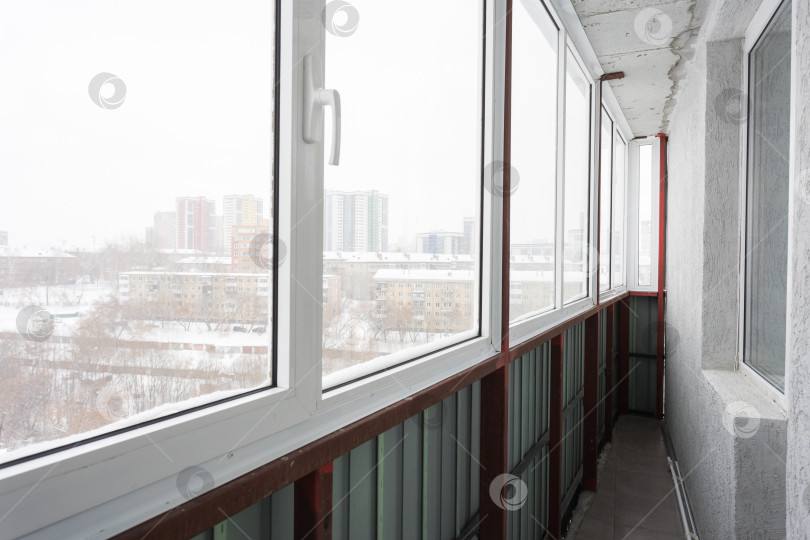 Скачать балкон квартиры на верхних этажах многоквартирного дома фотосток Ozero