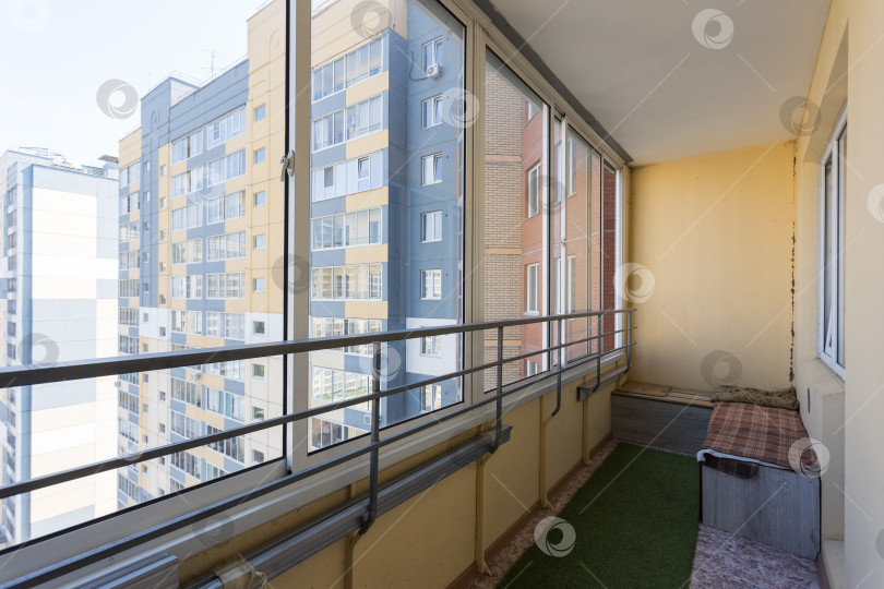 Скачать балкон квартиры на верхних этажах многоквартирного дома фотосток Ozero