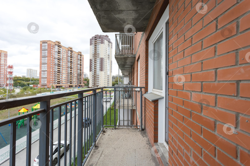 Скачать балкон квартиры на верхних этажах многоквартирного дома фотосток Ozero