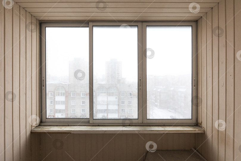 Скачать балкон квартиры на верхних этажах многоквартирного дома фотосток Ozero