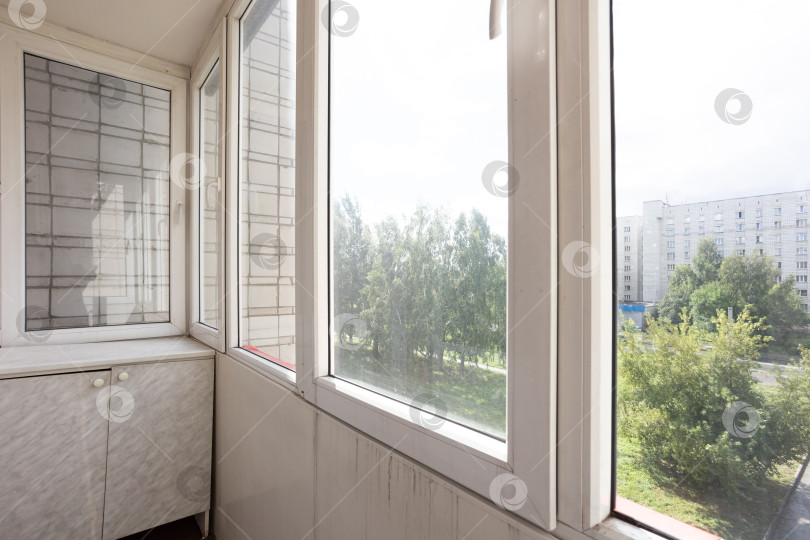Скачать балкон квартиры на верхних этажах многоквартирного дома фотосток Ozero