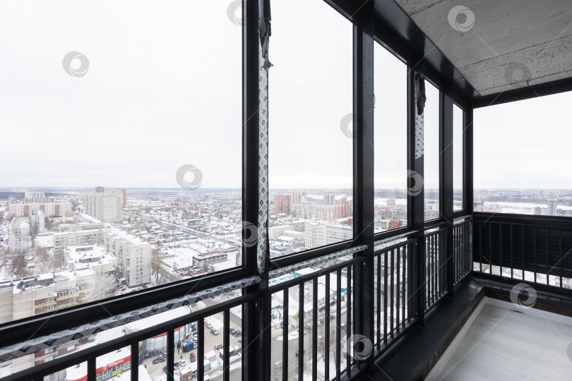 Скачать балкон квартиры на верхних этажах многоквартирного дома фотосток Ozero