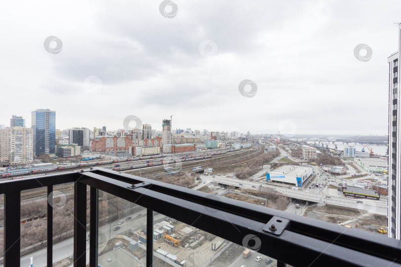 Скачать балкон квартиры на верхних этажах многоквартирного дома фотосток Ozero