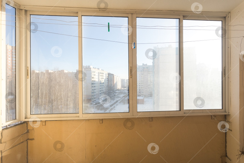 Скачать балкон квартиры на верхних этажах многоквартирного дома фотосток Ozero