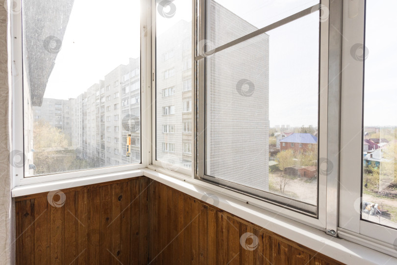 Скачать балкон квартиры на верхних этажах многоквартирного дома фотосток Ozero