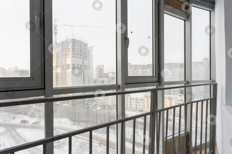 Скачать балкон квартиры на верхних этажах многоквартирного дома фотосток Ozero