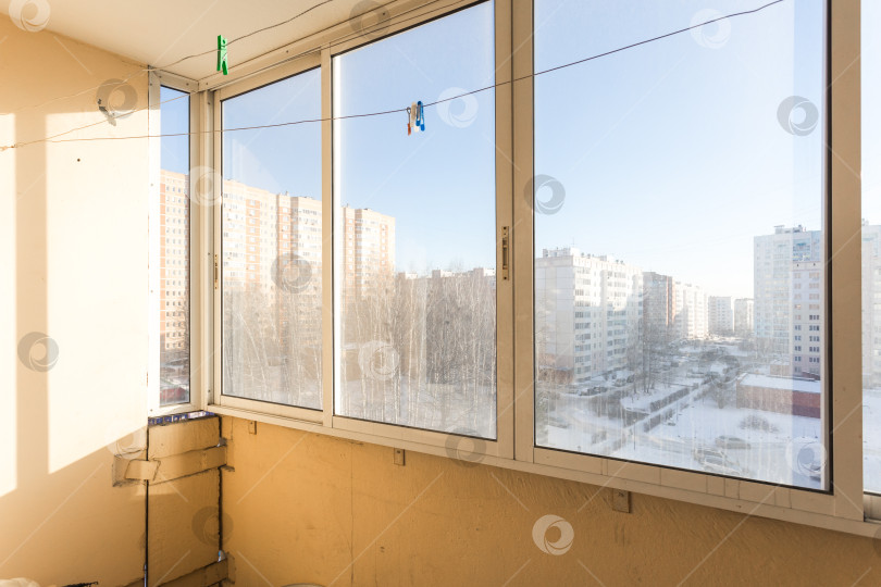 Скачать балкон квартиры на верхних этажах многоквартирного дома фотосток Ozero
