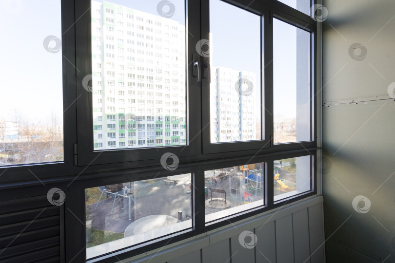 Скачать балкон квартиры на верхних этажах многоквартирного дома фотосток Ozero