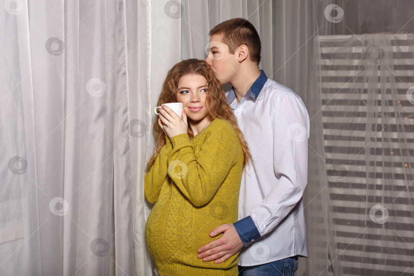 Скачать Беременная женщина и муж фотосток Ozero