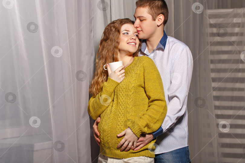 Скачать Беременная женщина и муж фотосток Ozero