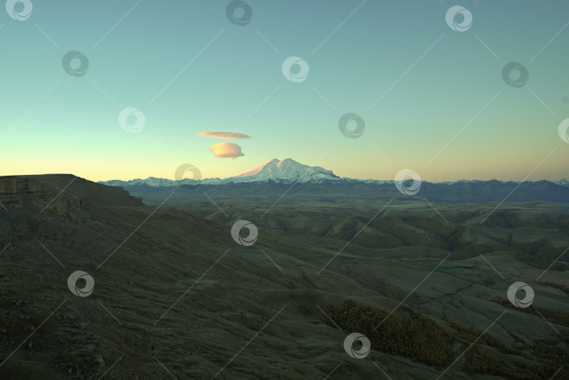 Скачать Вид на вулкан Эльбрус фотосток Ozero