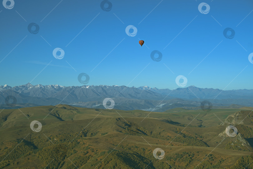 Скачать вид на Кавказские горы фотосток Ozero