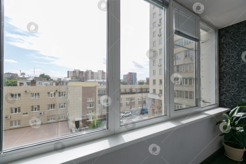 Скачать вид с балкона на многоквартирный дом фотосток Ozero