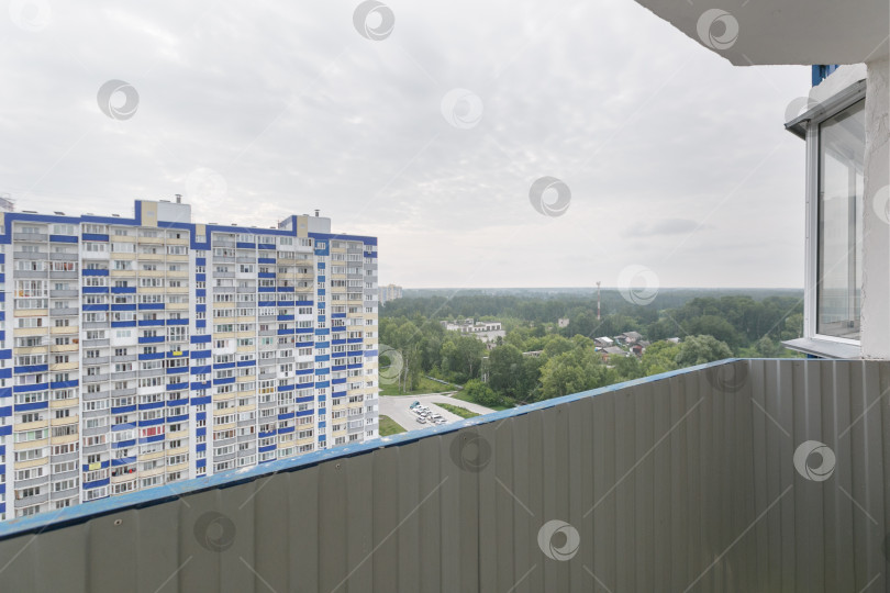 Скачать вид с балкона на многоквартирный дом фотосток Ozero